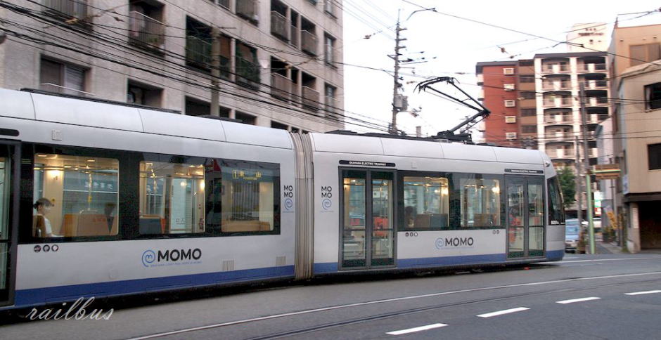 岡山電軌中納言MOMO夕暮れ