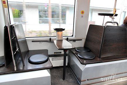 岡山電気軌道MOMO2車内