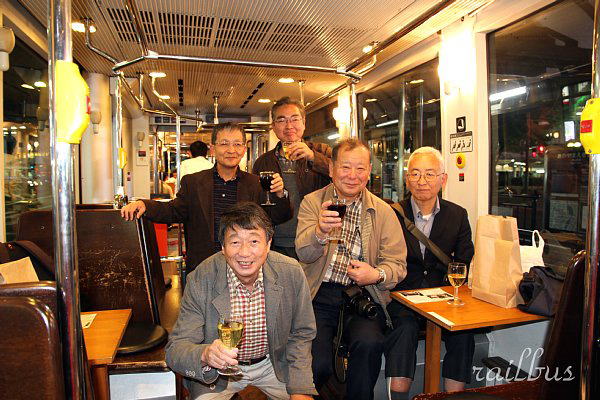 岡山電気軌道ワイン電車車内