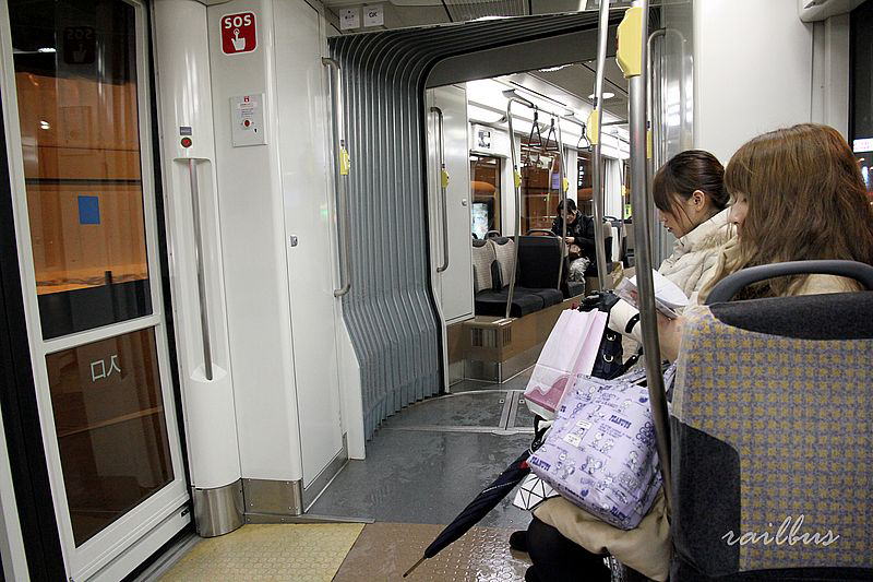 富山地鉄市内線9000車内
