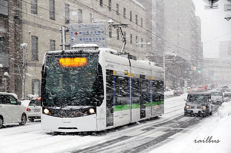 富山地鉄市内線雪のT101