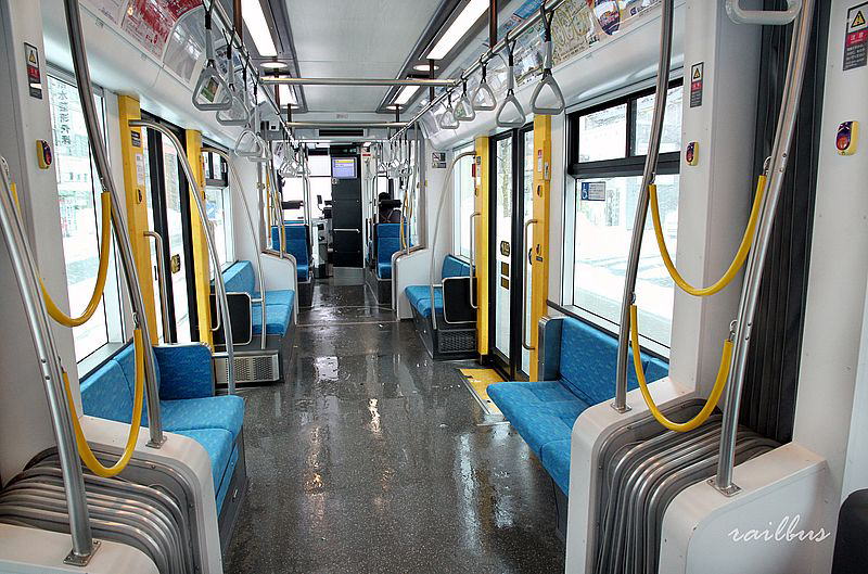 富山地鉄市内線T101車内