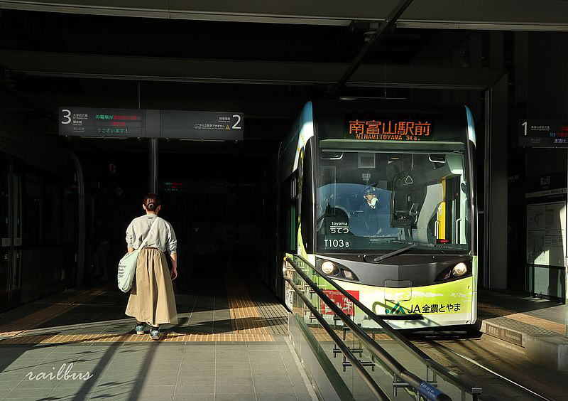 富山地鉄市内線富山駅前T103