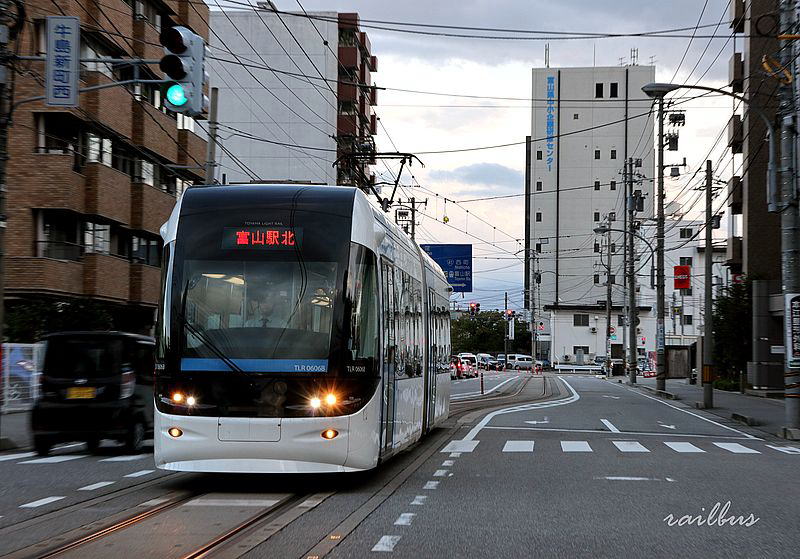 富山ライトレールインテック本社前夕暮れ