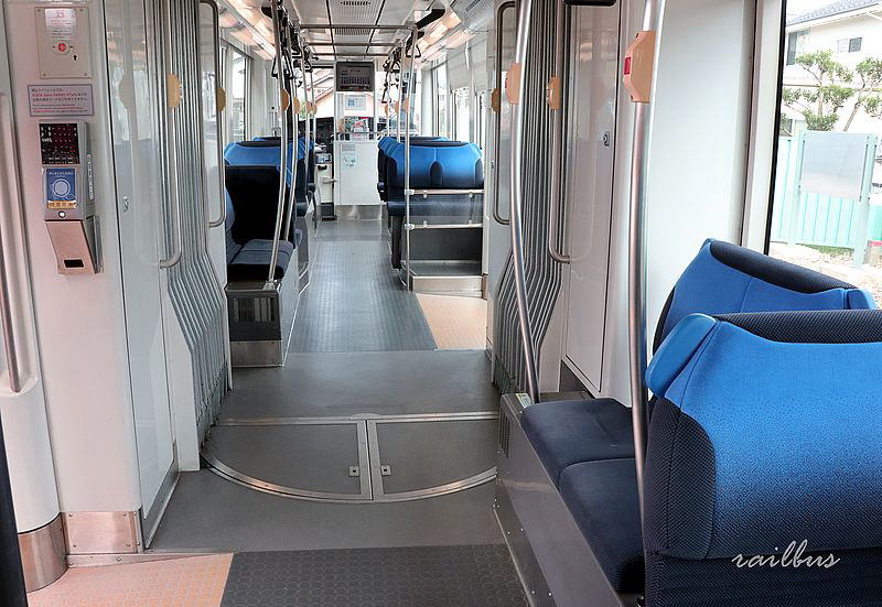 富山ライトレール車内