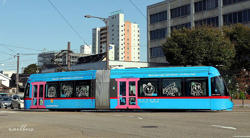 万葉線形原町ドラえもん