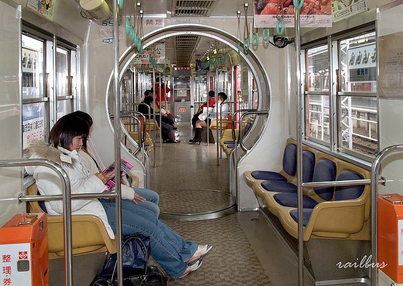 名鉄美濃町線連接車車内