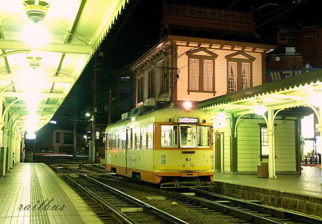 伊予鉄道市内線道後温泉夜景