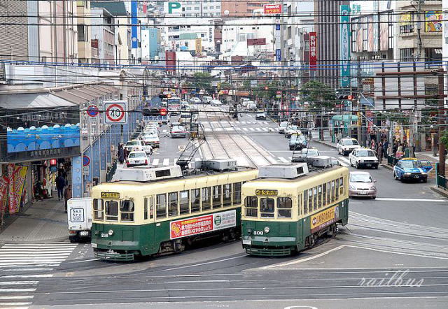 長崎電軌西浜町211形と300形