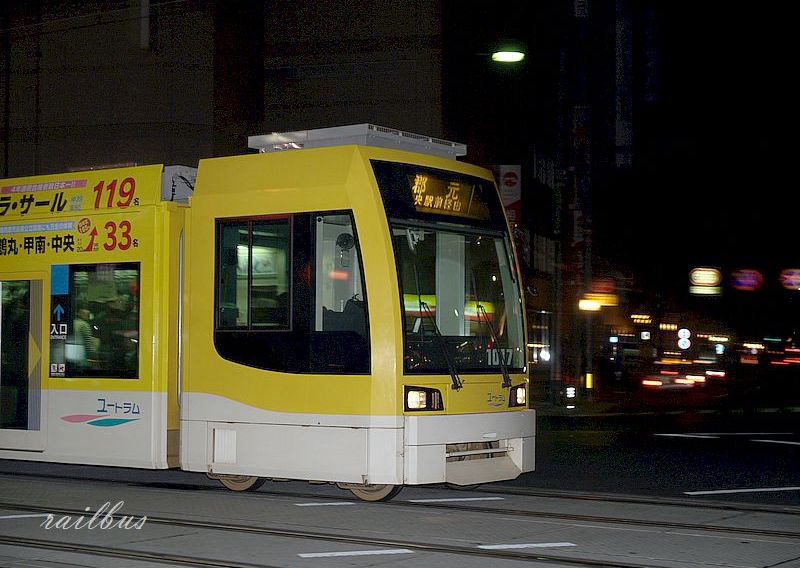 鹿児島市電夜の電車