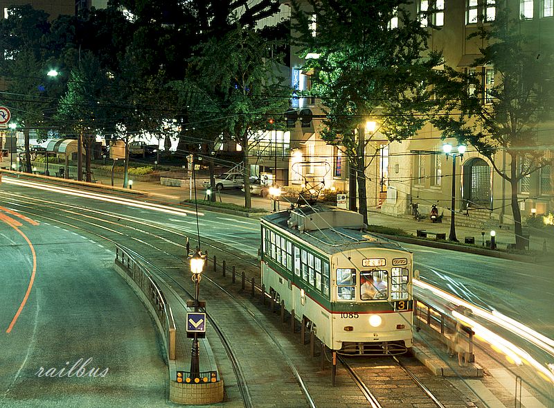 熊本市電熊本城前夜景