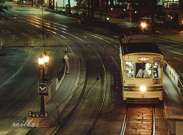 熊本市電熊本城前夜景