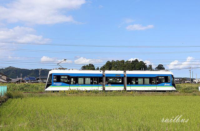福井鉄道フクラムライナーサイドビュー