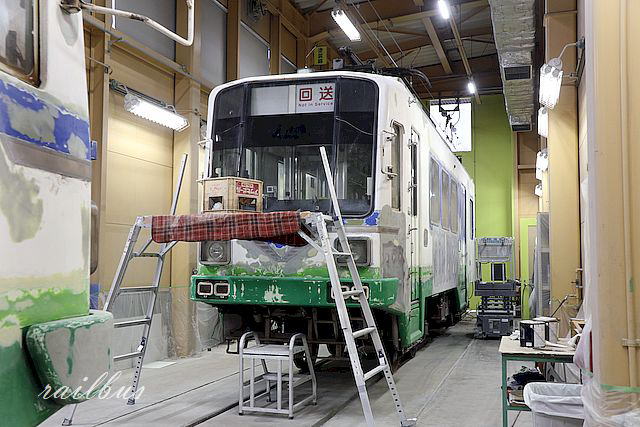福井鉄道車両工場塗装中