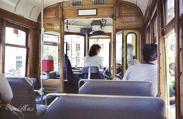 リスボントラム車内