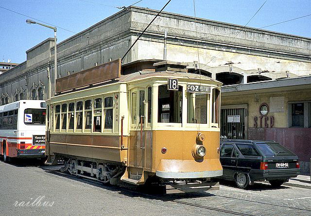 ポルト[18]ボアヴィスタ車庫の前