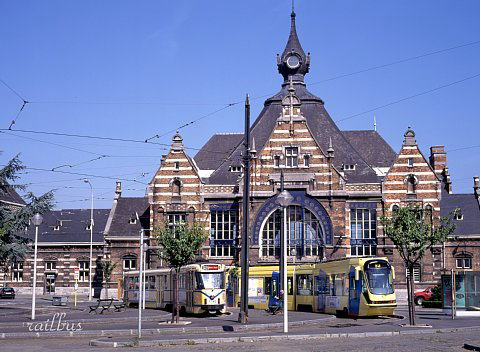 ブリュッセルスハールベーク駅前