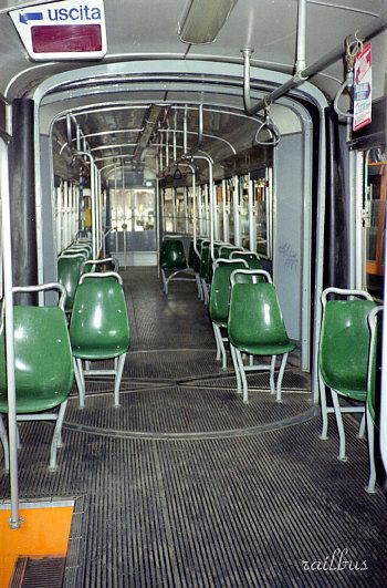 連接車車内