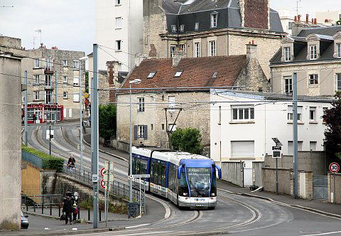 カーンのトラム,駅前