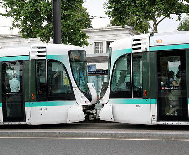 Paris tram T2 Porte de Versailles