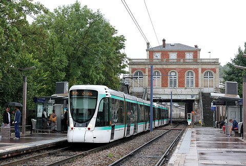 Paris tram T2 Musee de Serves