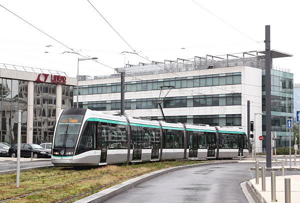 Paris tram T7 Parc Silic