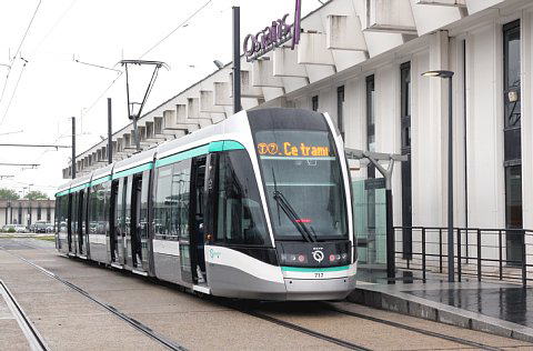 Paris tram T7 Parc Silic