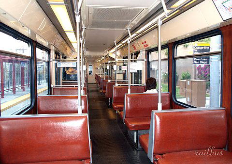 San Diego Tram 2000形車内