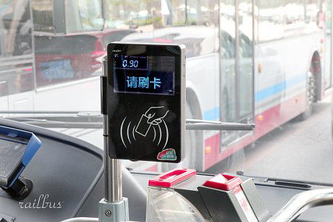 大連トロリーバス車内