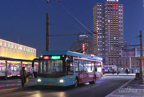 大連トロリーバス火車站夜景