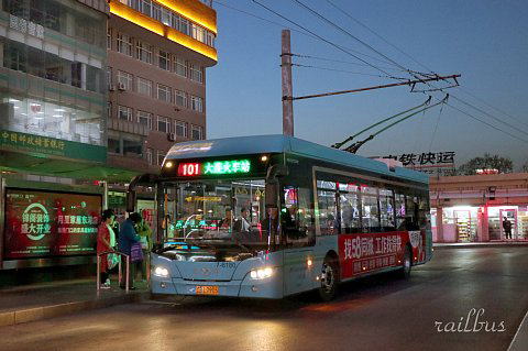 大連トロリーバス火車站夜景