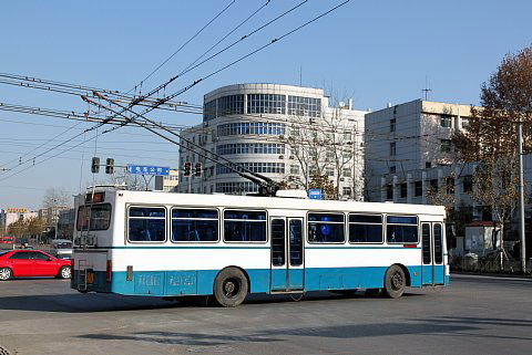 山東省済南市トロリーバス, 済南大学