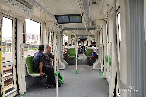 南京麒麟有軌電車車内