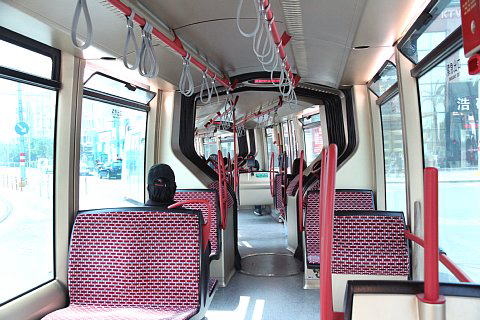 上海張江有軌電車, 車内