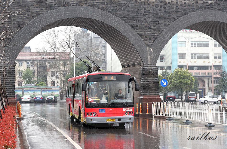 武漢トロリーバス津水路起義門
