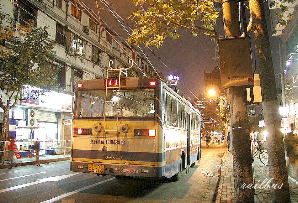 上海トロリーバス[11]路老西門夜景