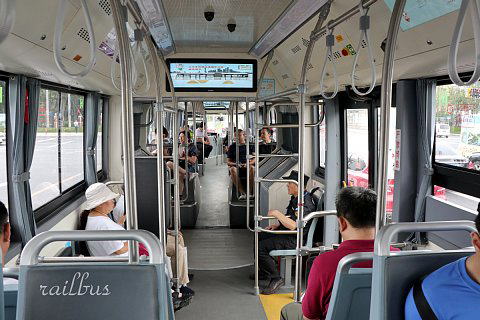 上海奉浦BRT 車内