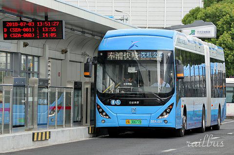 上海のBRT奉浦線南橋汽車站