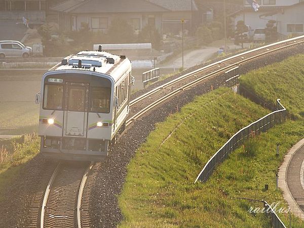 井原鉄道逆光曲線