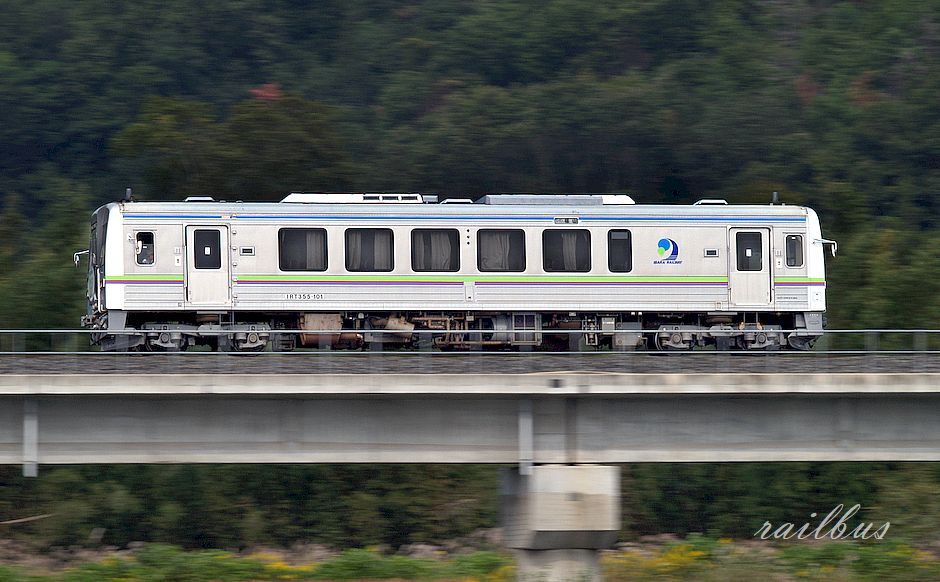 井原鉄道小田川橋梁快走