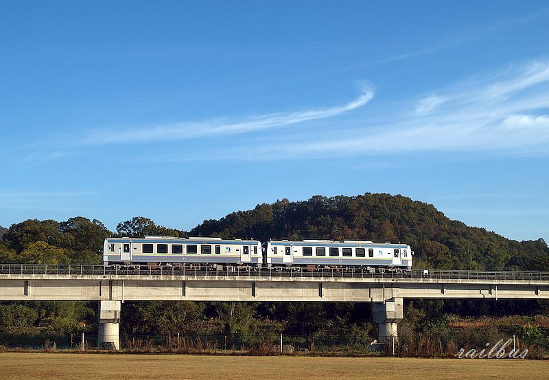 井原鉄道小田川橋梁絹雲