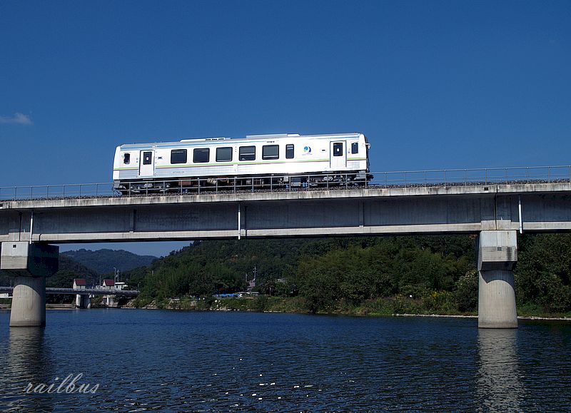 井原鉄道小田川橋梁かがやき