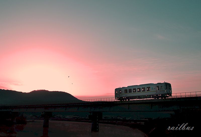 井原鉄道小田川橋梁払暁