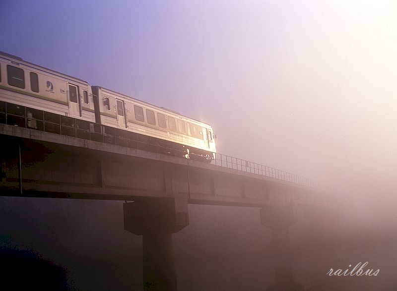 井原鉄道小田川橋梁朝霧