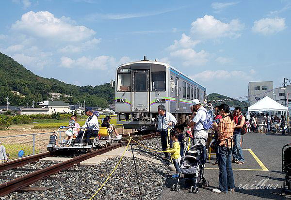 井原鉄道車庫基地喜知祭り