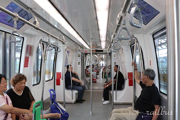 上海APM浦江線車内