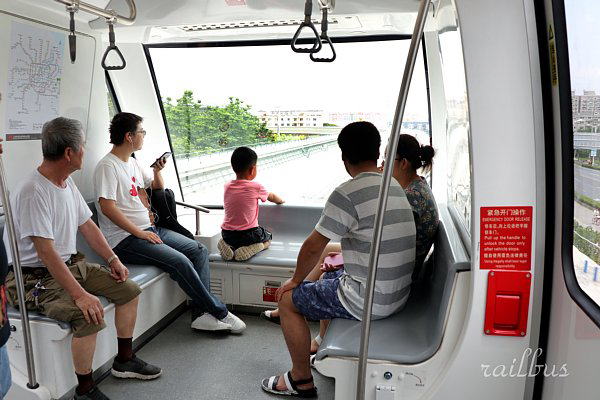 上海APM浦江線車内