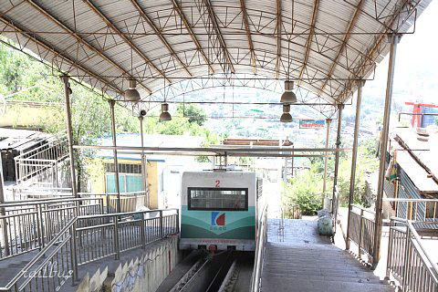 西銘砿䌫車坡上街